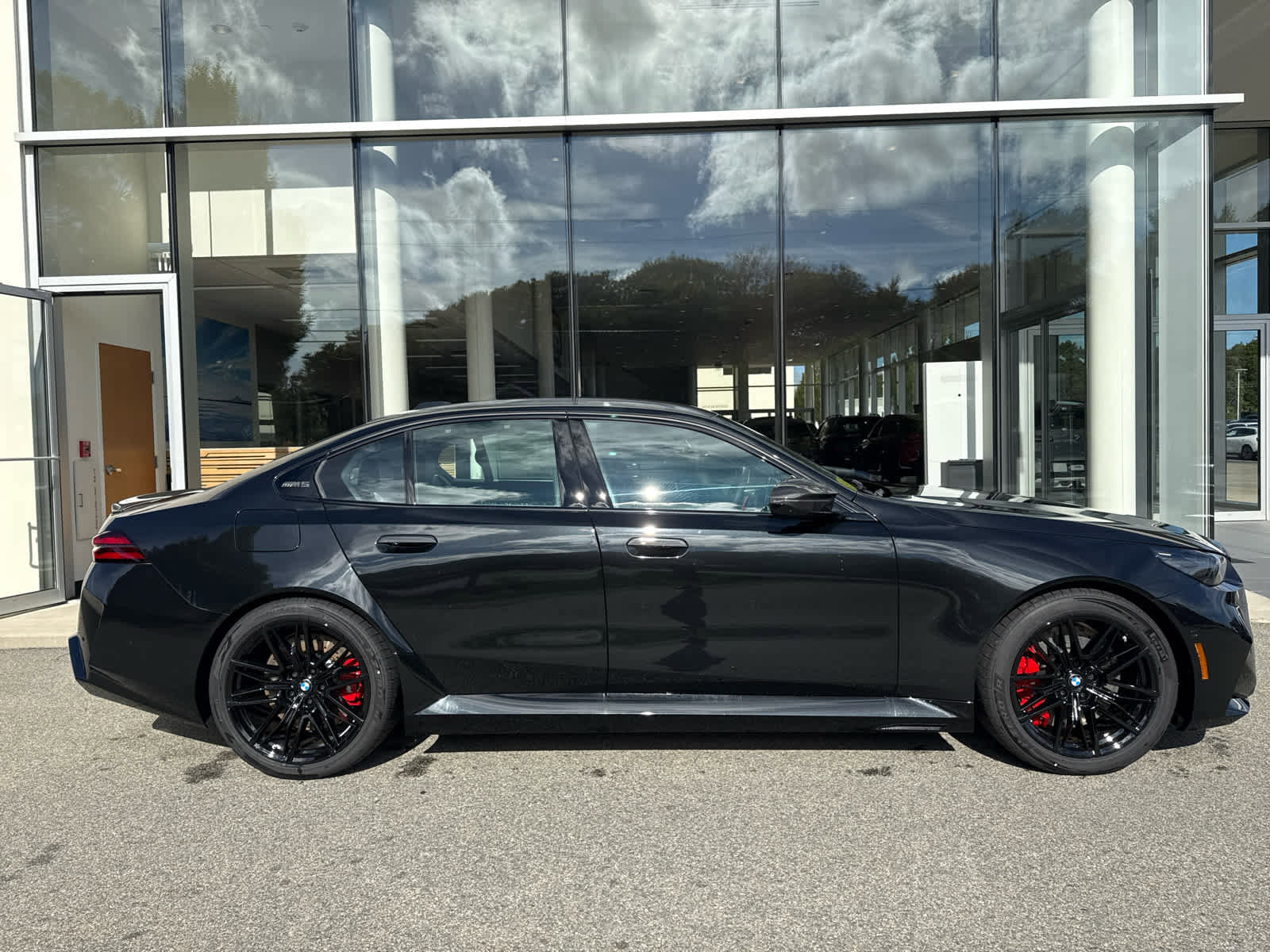 New 2026 BMW M5 w/ Carbon Package image 3