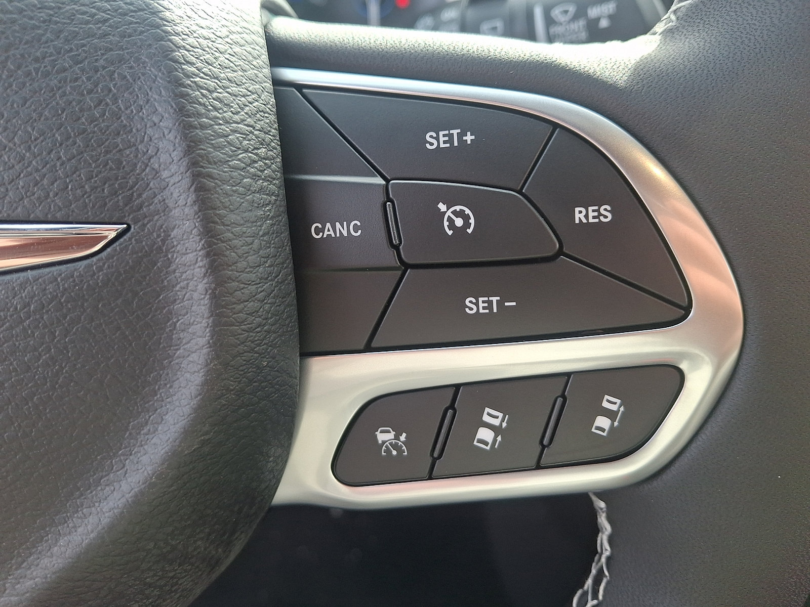 New 2026 Chrysler Pacifica Select FWD image 18