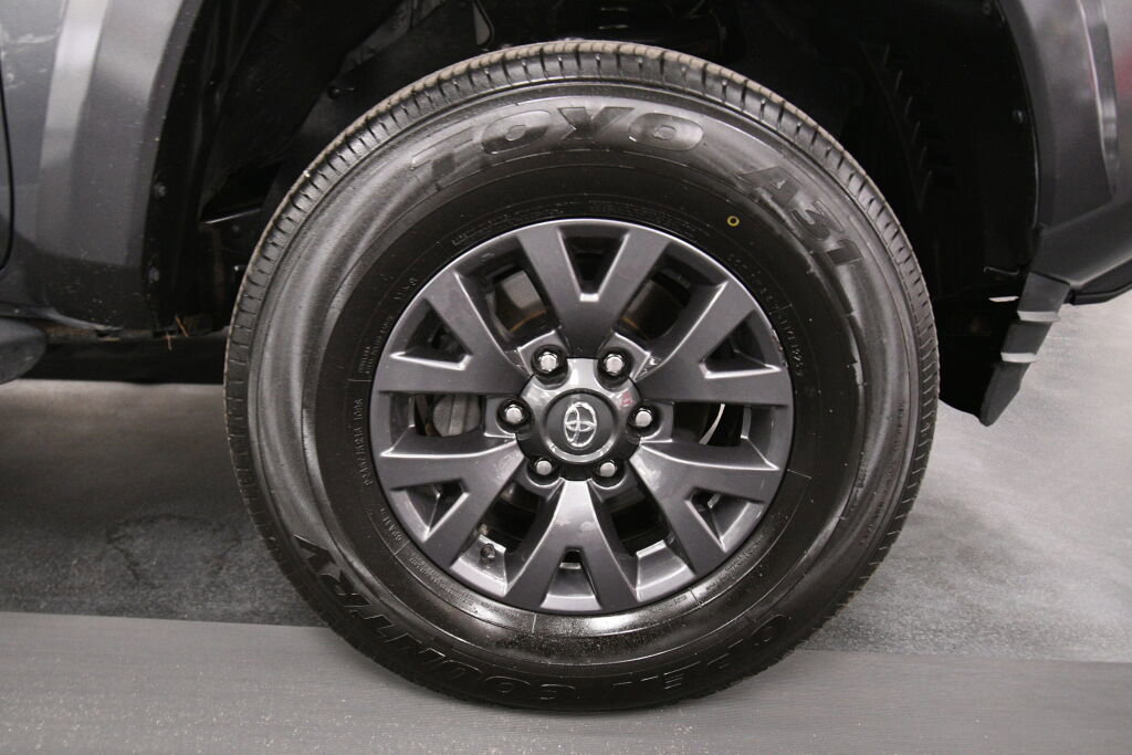 Used 2023 Toyota Tacoma SR5 AWD/4WD image 26