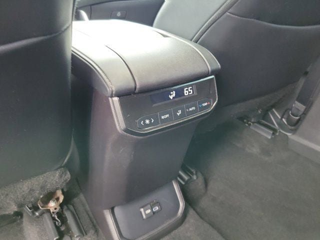 Used 2023 Toyota Highlander XSE AWD/4WD image 12