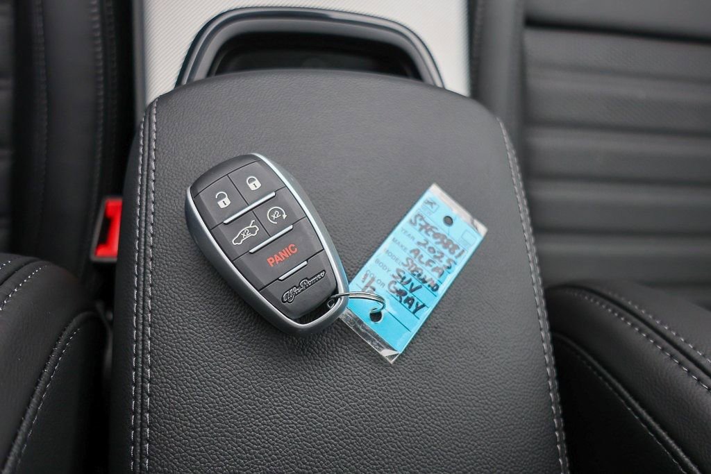 New 2025 Alfa Romeo Stelvio Sprint image 28