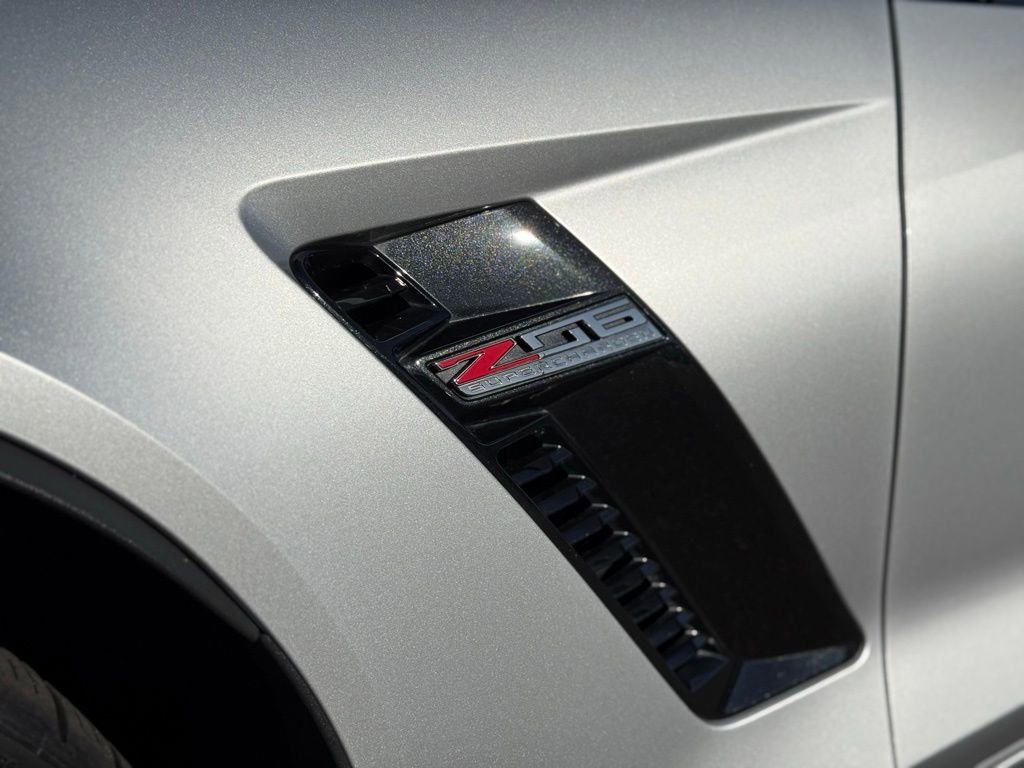 Used 2018 Chevrolet Corvette Z06 RWD image 3