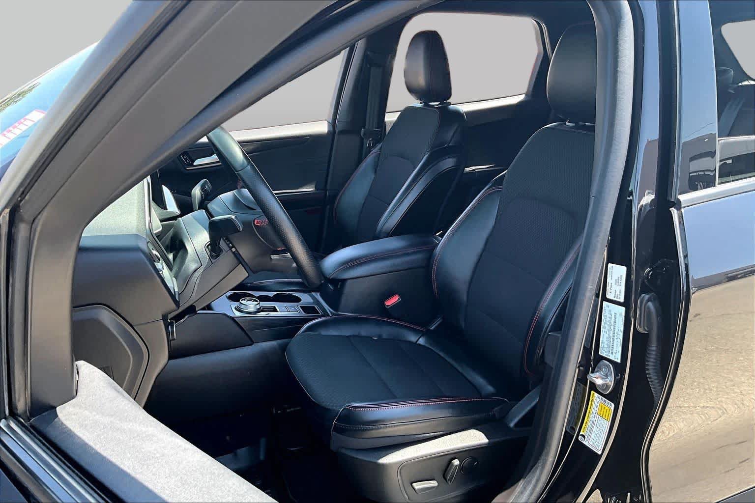 Used 2023 Ford Escape ST-Line w/ Tech Pack #1 FWD image 8