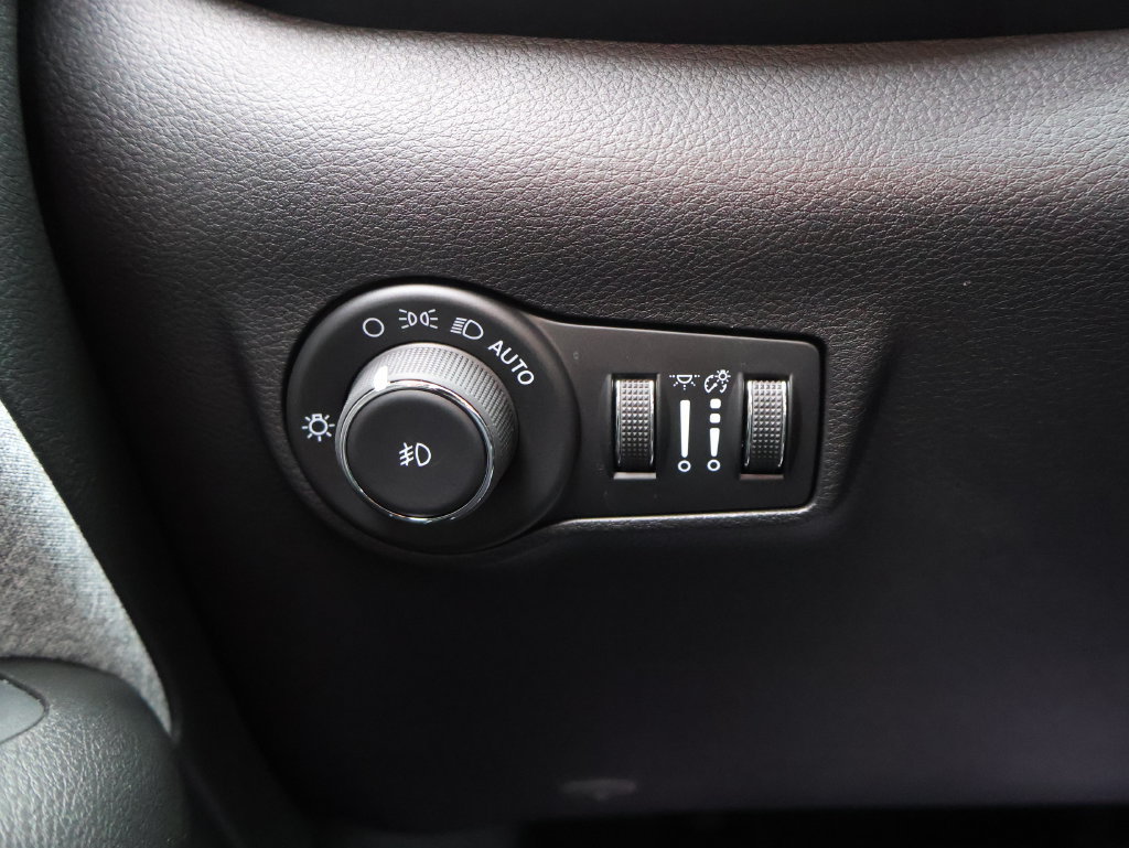 Used 2024 Jeep Compass Latitude AWD/4WD image 30