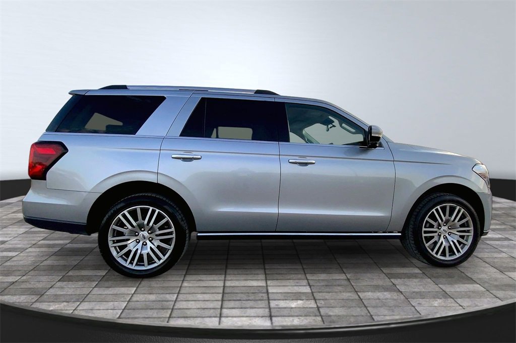 Used 2023 Ford Expedition Limited image 4