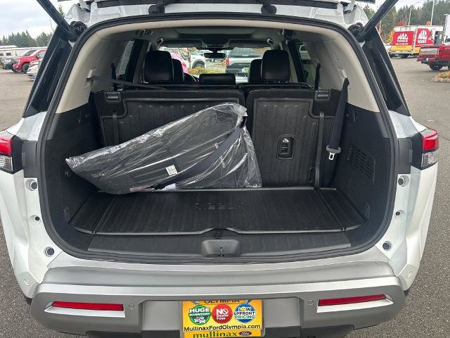 Used 2025 Nissan Pathfinder Platinum w/ Cargo Package image 35