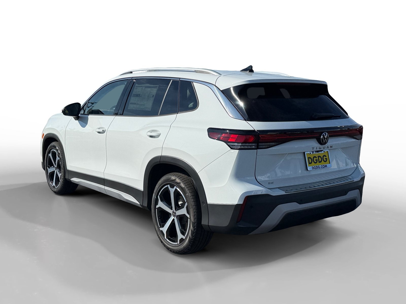 New 2026 Volkswagen Tiguan SE FWD image 3