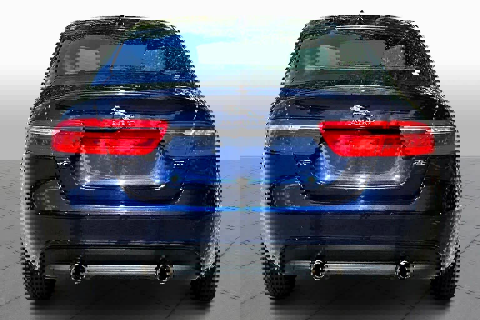 Used 2018 Jaguar XE R-Sport image 5