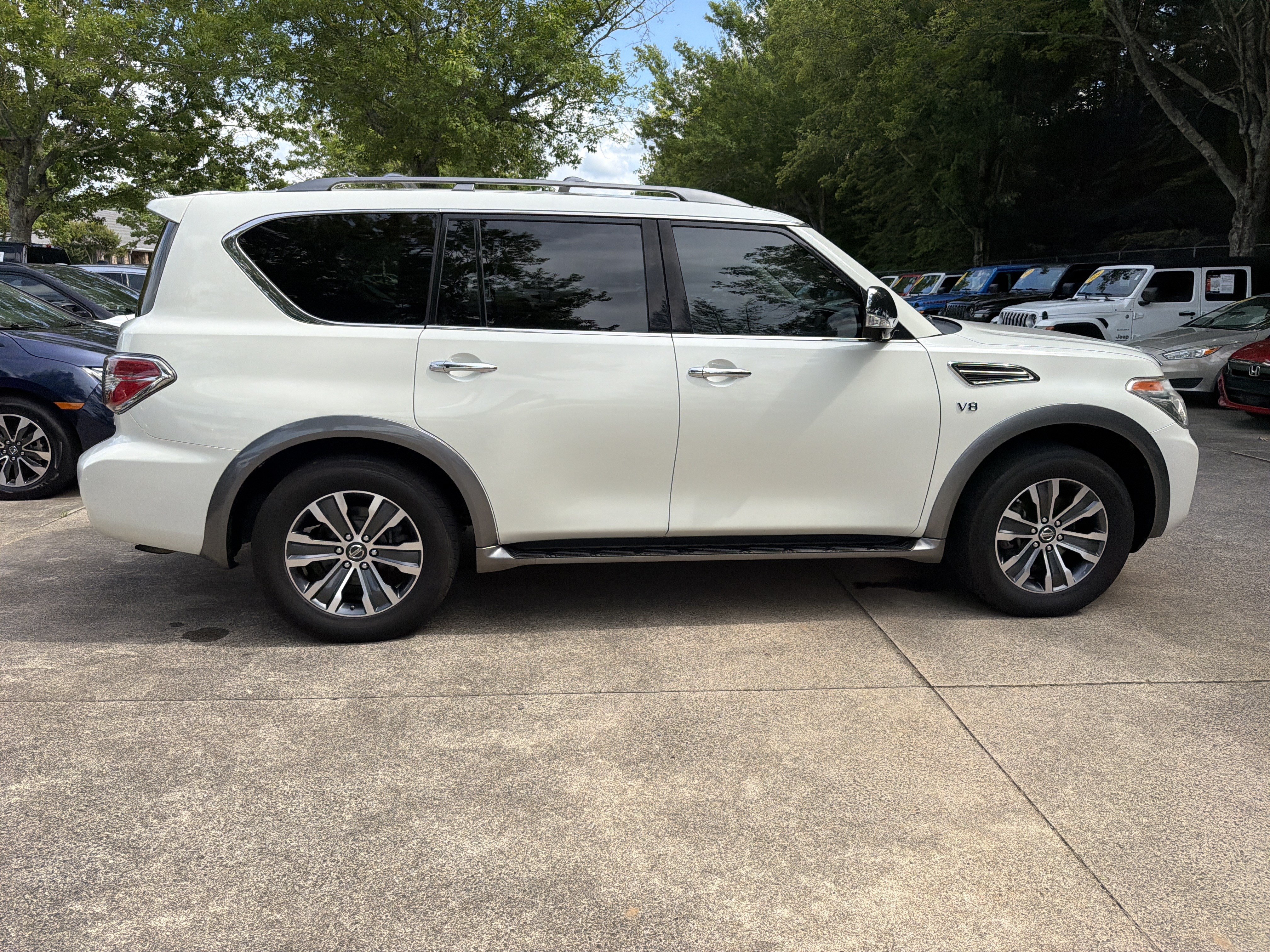 Used 2017 Nissan Armada SL w/ Interior Lighting Package RWD image 8