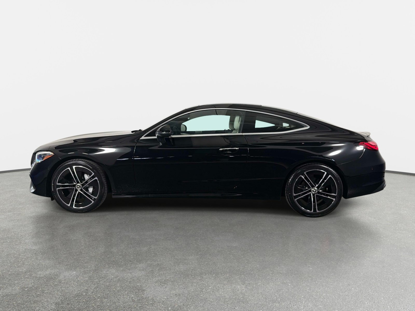 Used 2024 Mercedes-Benz CLE 300 4MATIC Coupe image 6
