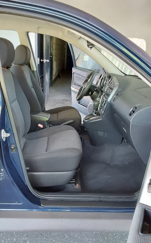 Used 2005 Pontiac Vibe w/ Power Group Value Package FWD image 15