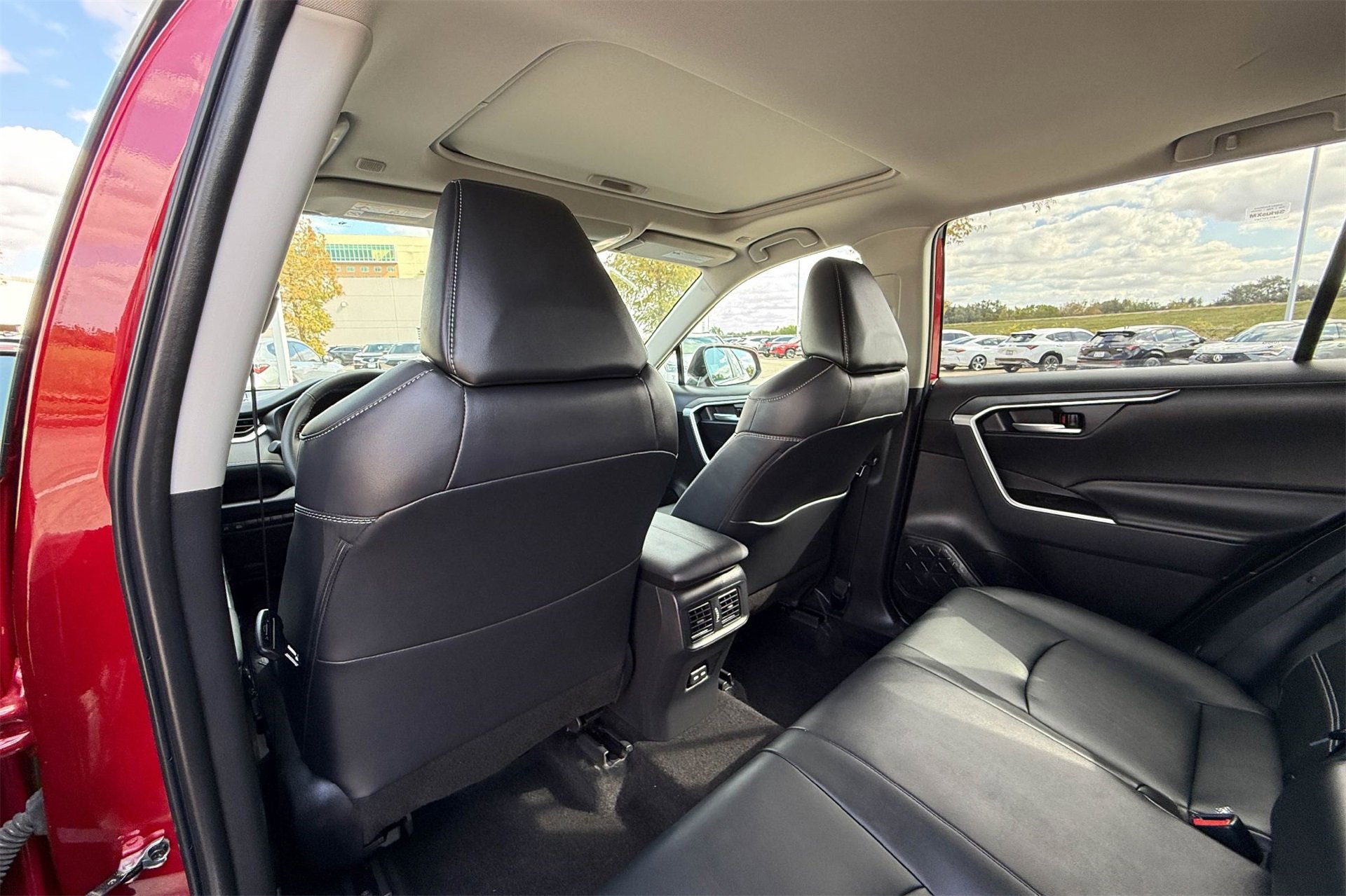 Used 2025 Toyota RAV4 XLE Premium image 12