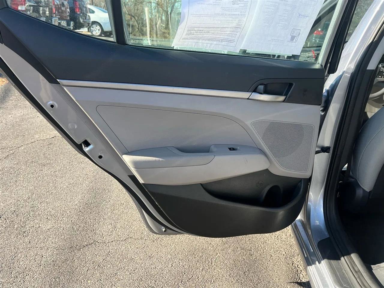 Used 2017 Hyundai Elantra SE image 15