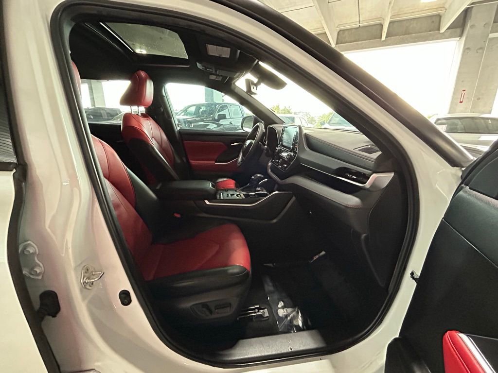 Used 2022 Toyota Highlander XSE image 24