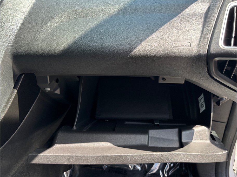 Used 2016 Ford Focus Titanium FWD image 40