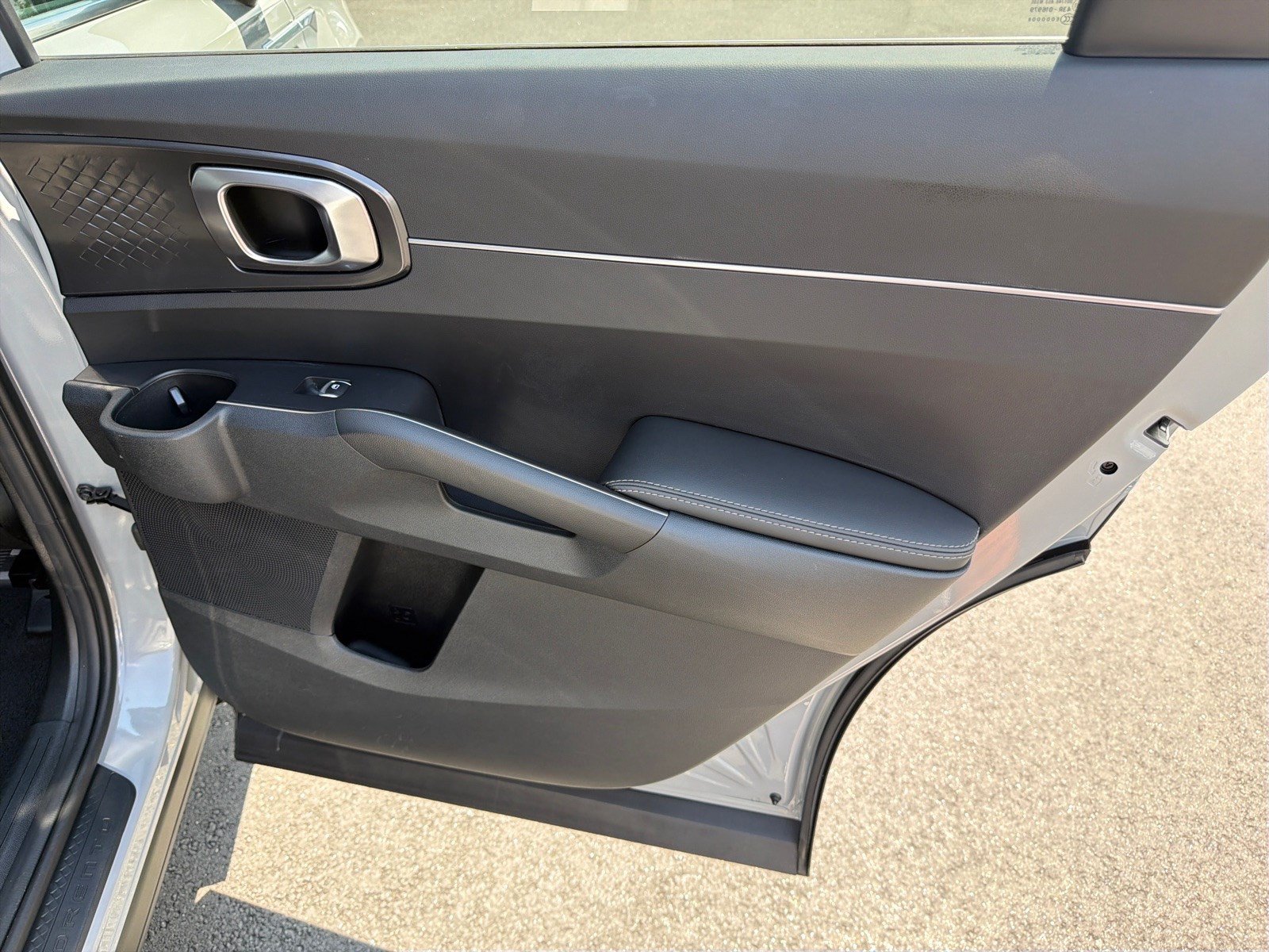 Certified 2025 Kia Sorento EX w/ Panoramic Sunroof Package FWD image 16