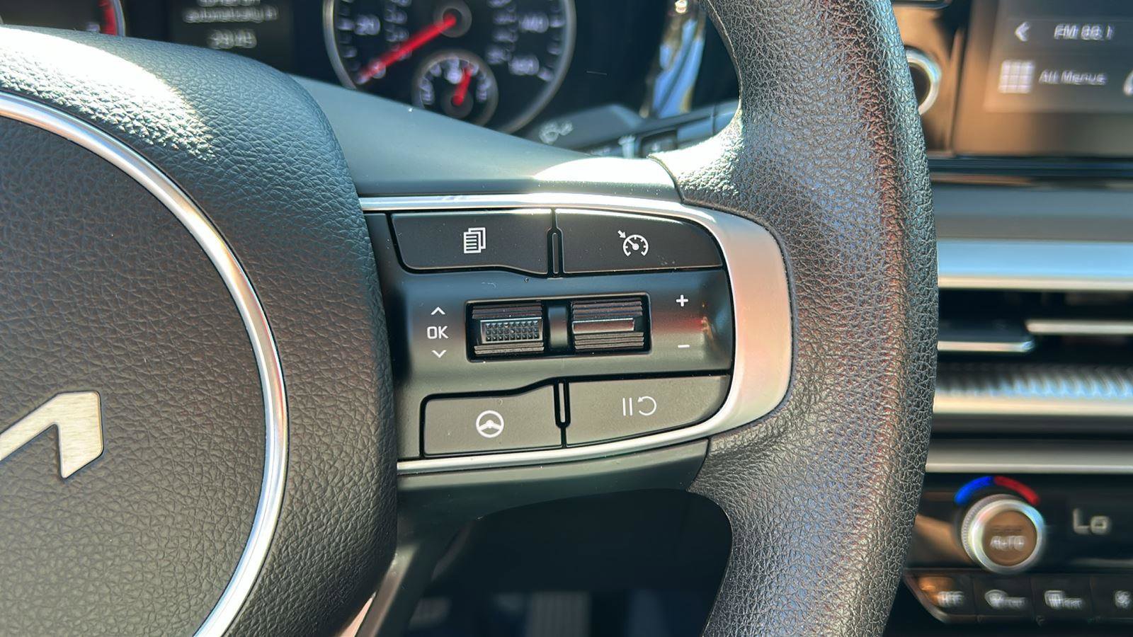 Used 2023 Kia K5 LXS image 12