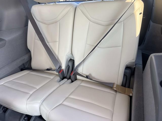 Used 2023 Cadillac XT6 Premium Luxury w/ Technology Package FWD image 14