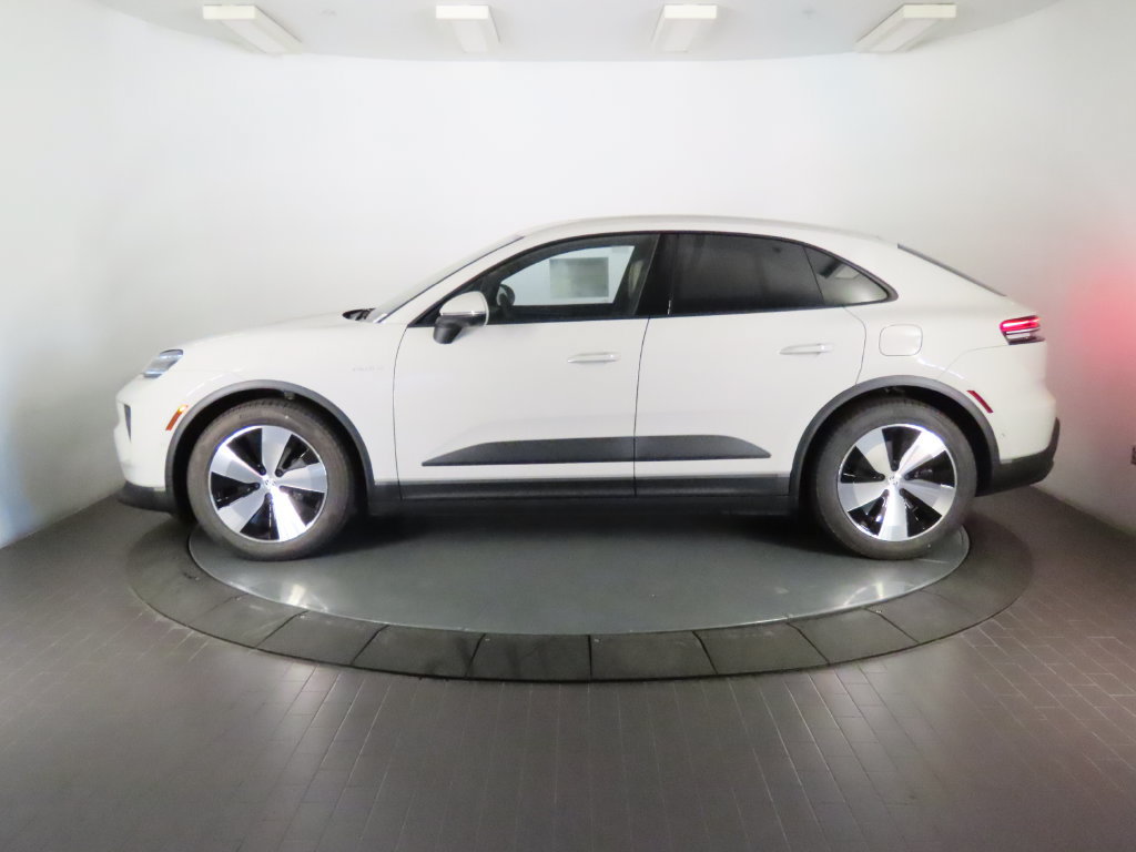 New 2026 Porsche Macan Electric RWD image 2