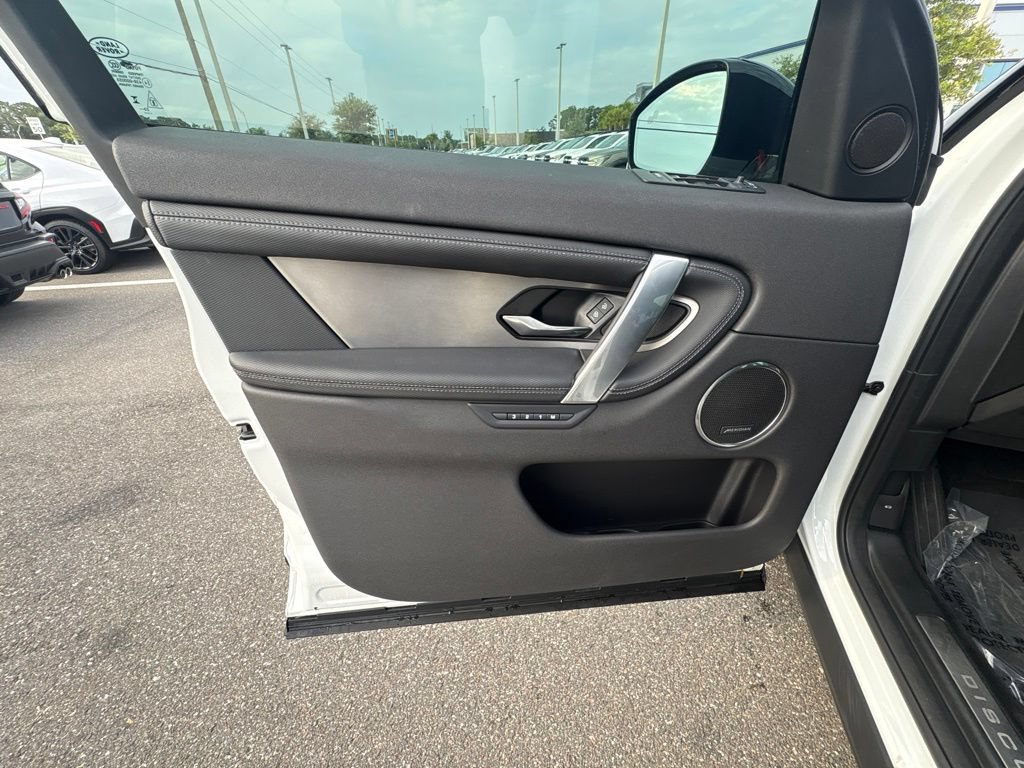 Used 2024 Land Rover Discovery Sport Dynamic SE AWD/4WD image 11