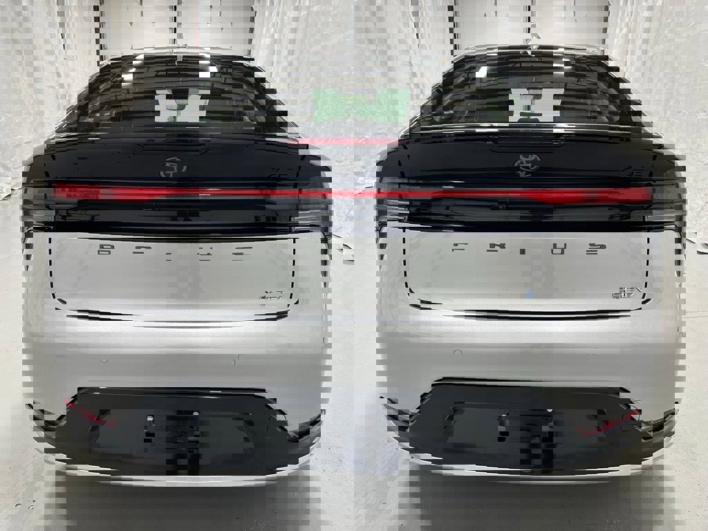 Used 2025 Toyota Prius XLE image 6