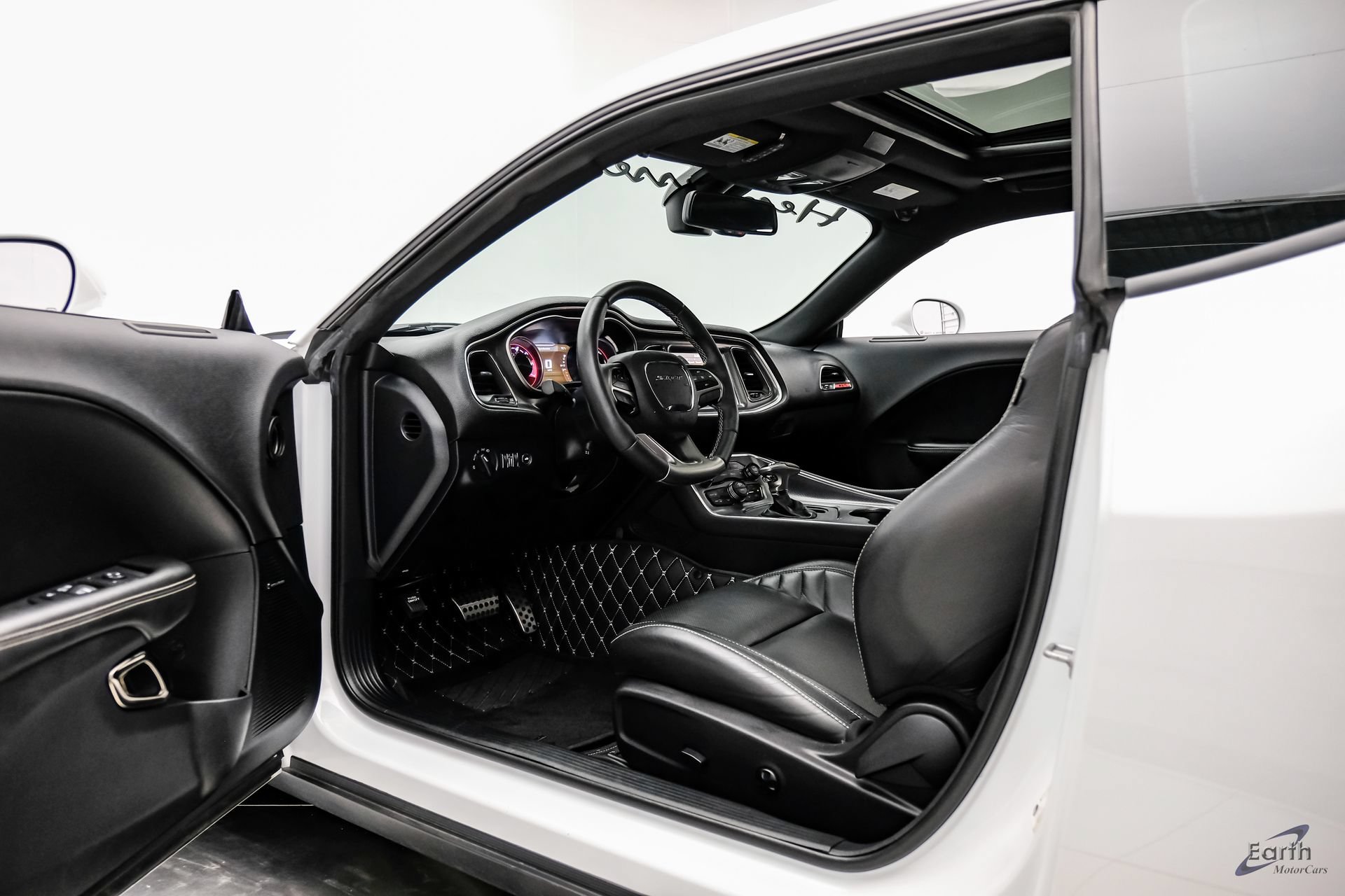 Used 2018 Dodge Challenger SRT Hellcat RWD image 46