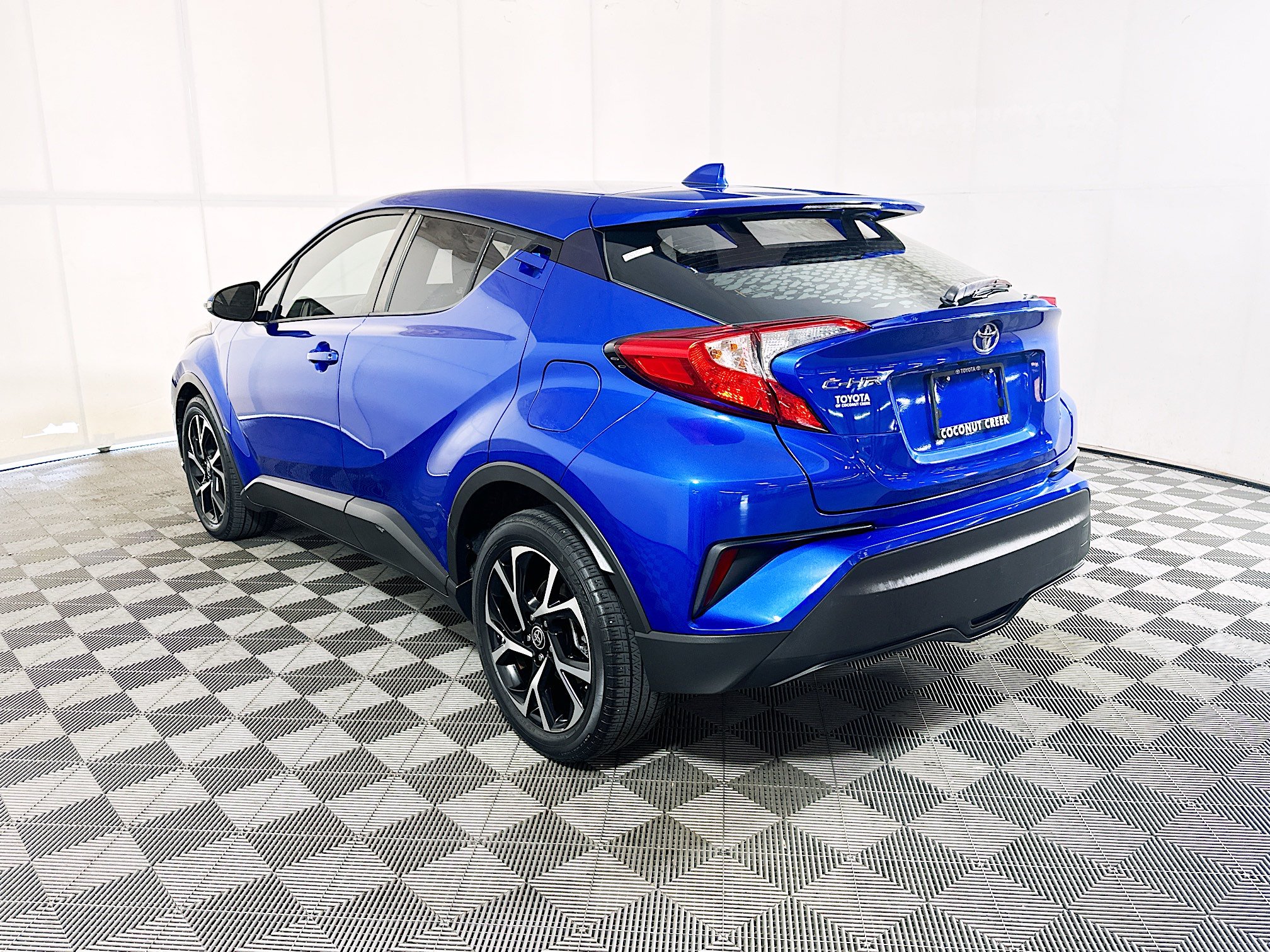 Used 2021 Toyota C-HR XLE FWD image 5