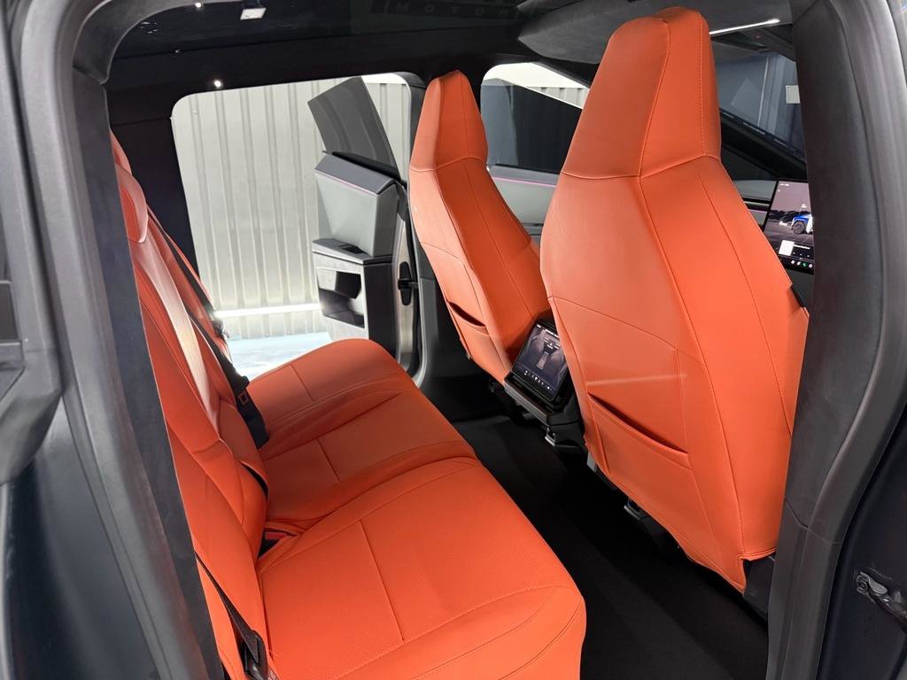 Used 2024 Tesla Cybertruck AWD Crew Cab image 34