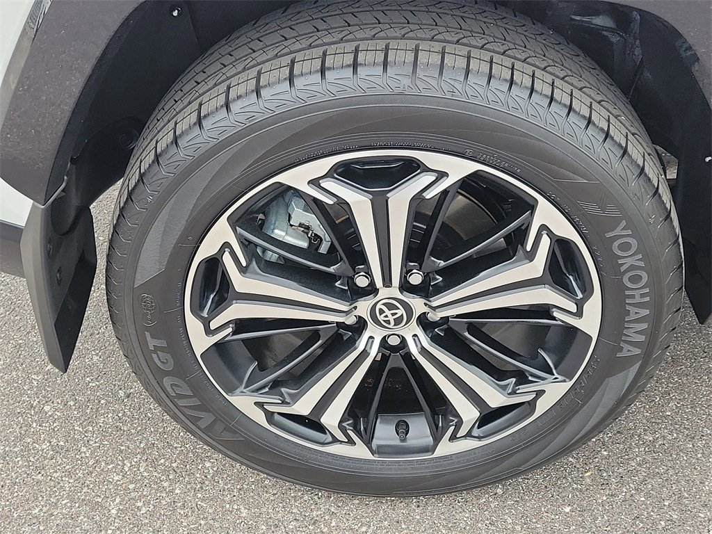 Used 2025 Toyota RAV4 XSE w/ Premium Package image 7