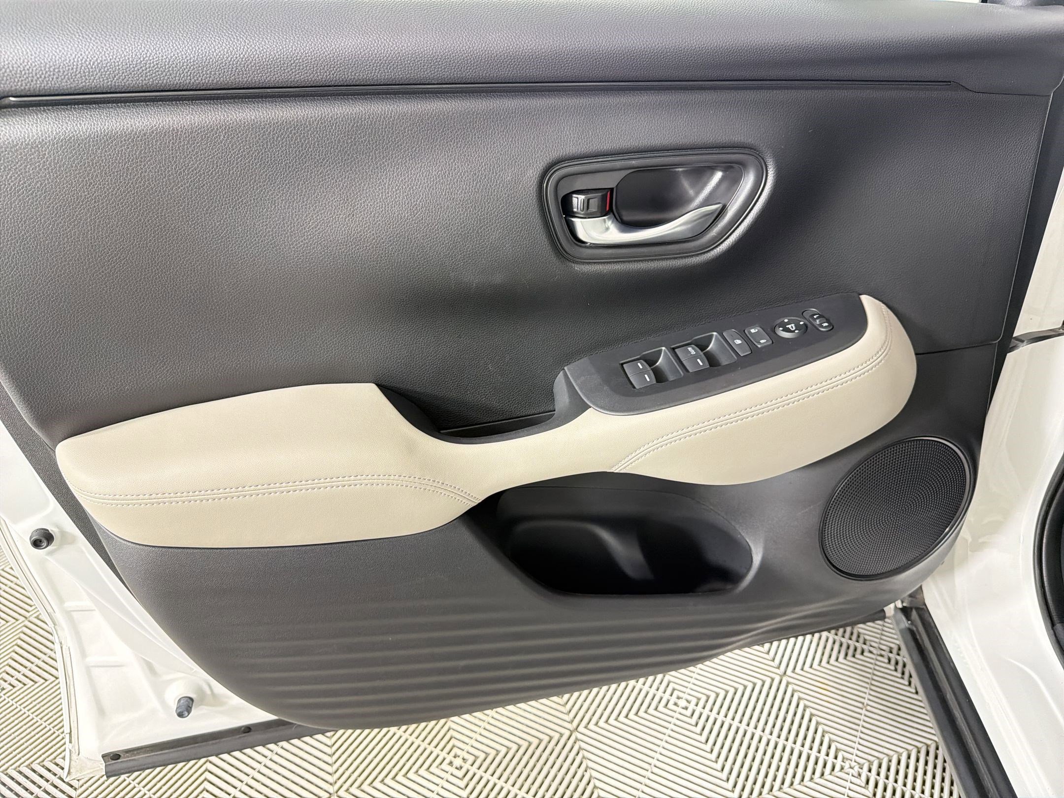 Certified 2024 Honda HR-V LX image 13