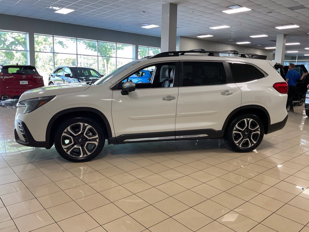 Used 2023 Subaru Ascent Touring AWD/4WD image 4