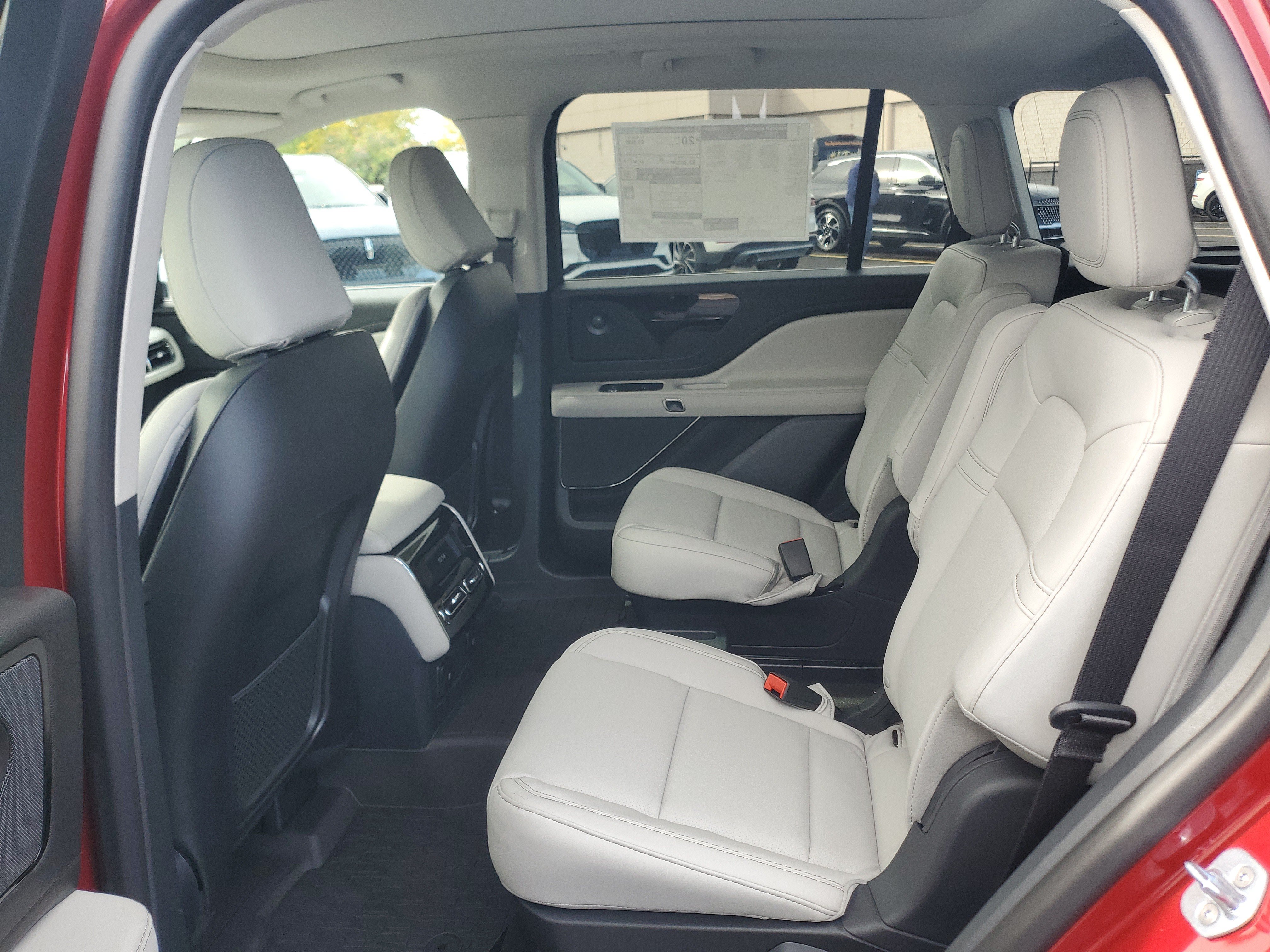 New 2027 Lincoln Aviator AWD image 23