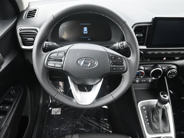 Used 2025 Hyundai Venue SEL FWD image 14