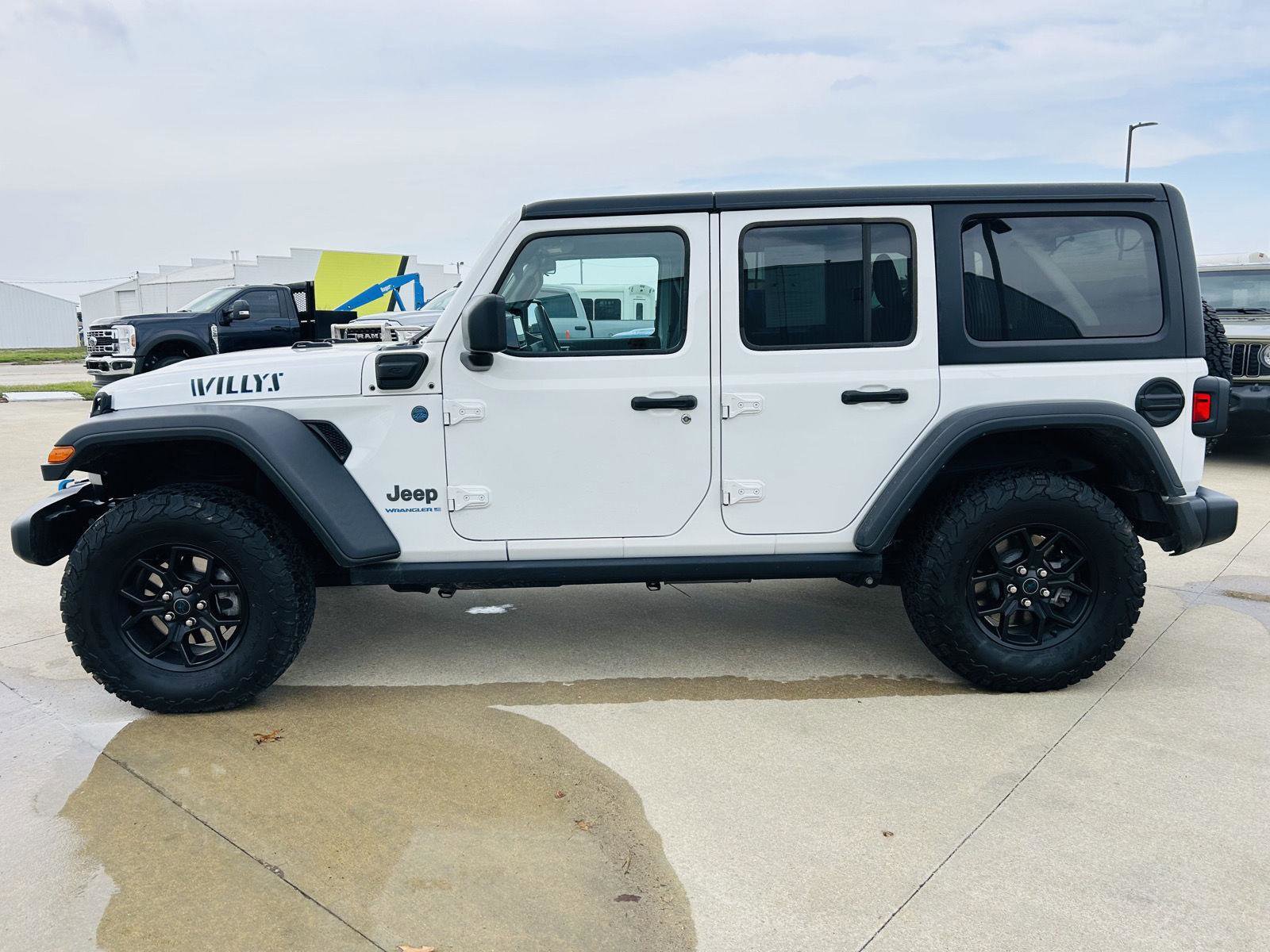 Used 2024 Jeep Wrangler Willys image 31