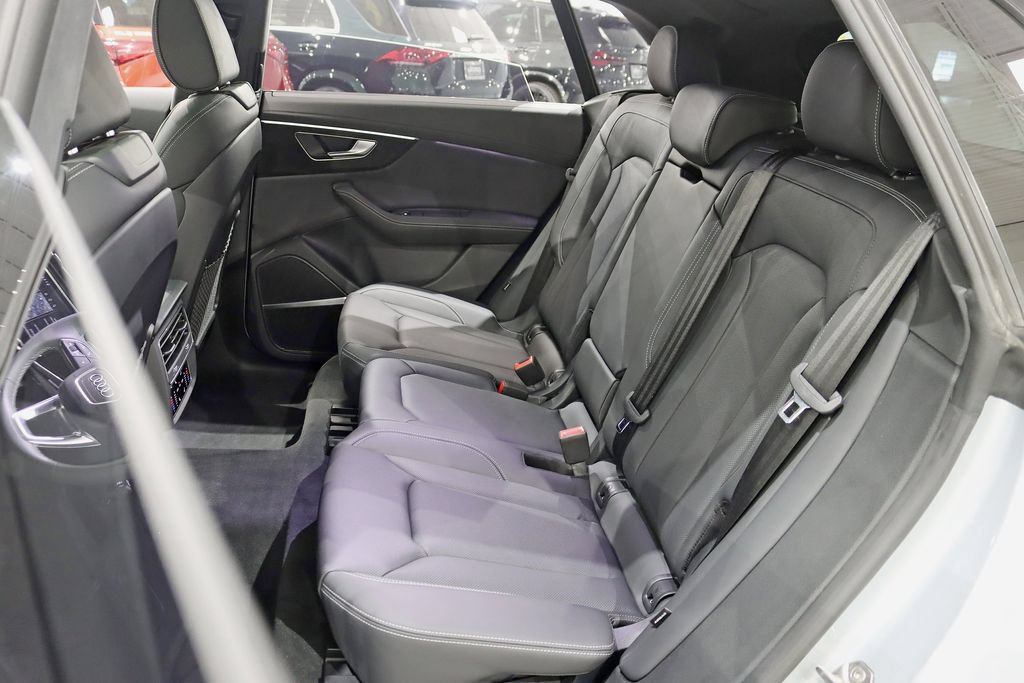 Used 2025 Audi Q8 Prestige AWD/4WD image 32