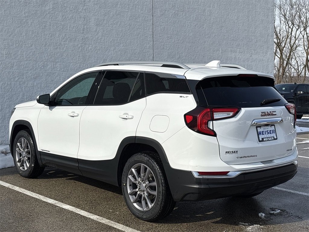 Used 2024 GMC Terrain SLT image 11