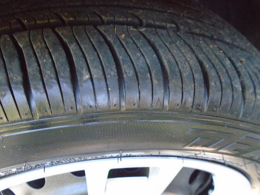 Used 2009 Pontiac Vibe w/ Preferred Package FWD image 26