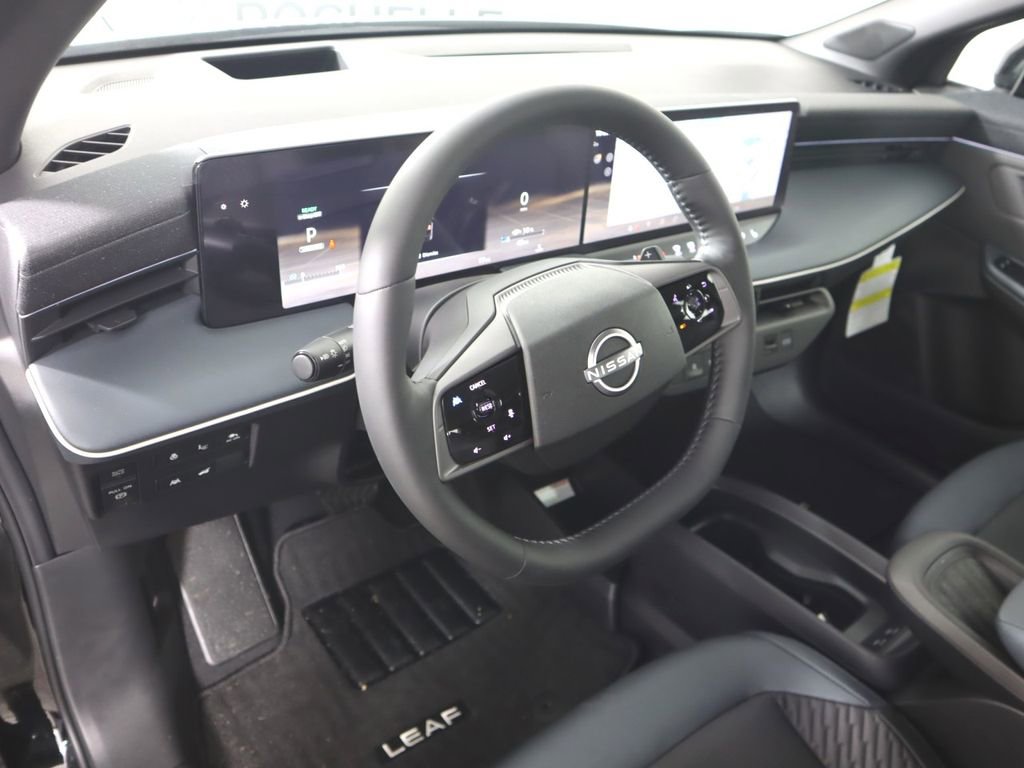 New 2026 Nissan Leaf Platinum+ w/ Floor Mat Package (Platinum+) FWD image 9