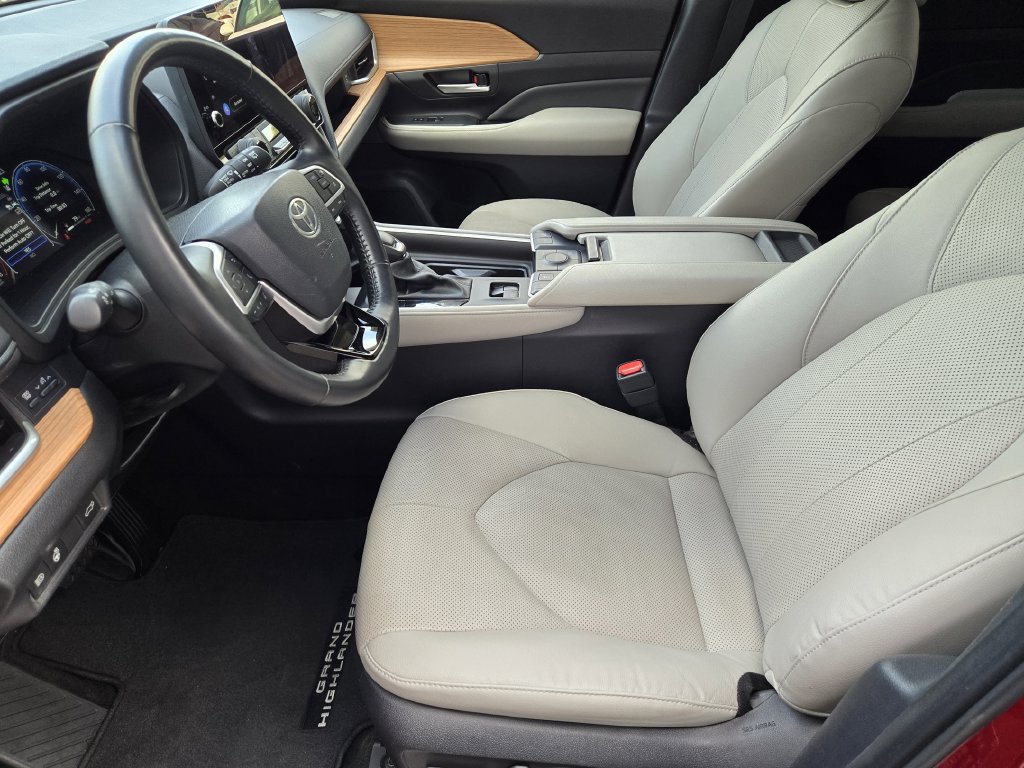 Certified 2024 Toyota Grand Highlander AWD image 9