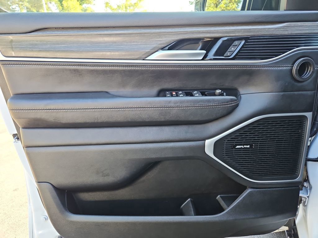 Used 2024 Jeep Wagoneer L Series III w/ Flexible Seating Group image 27