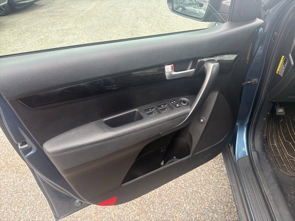 Used 2015 Kia Sorento LX image 8