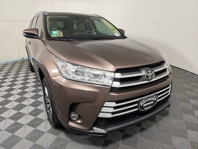 Used 2019 Toyota Highlander XLE FWD image 8