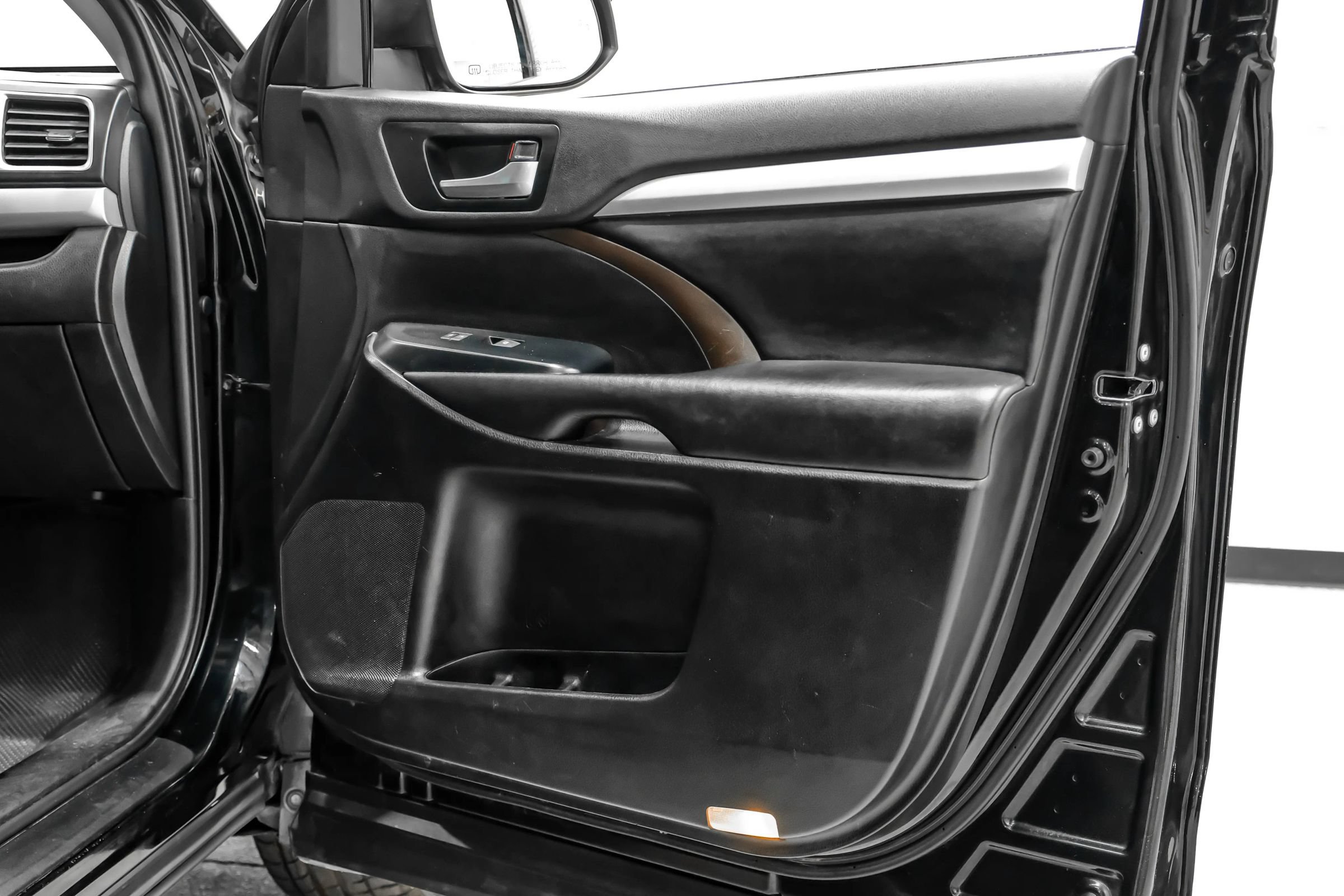 Used 2019 Toyota Highlander XLE FWD image 43