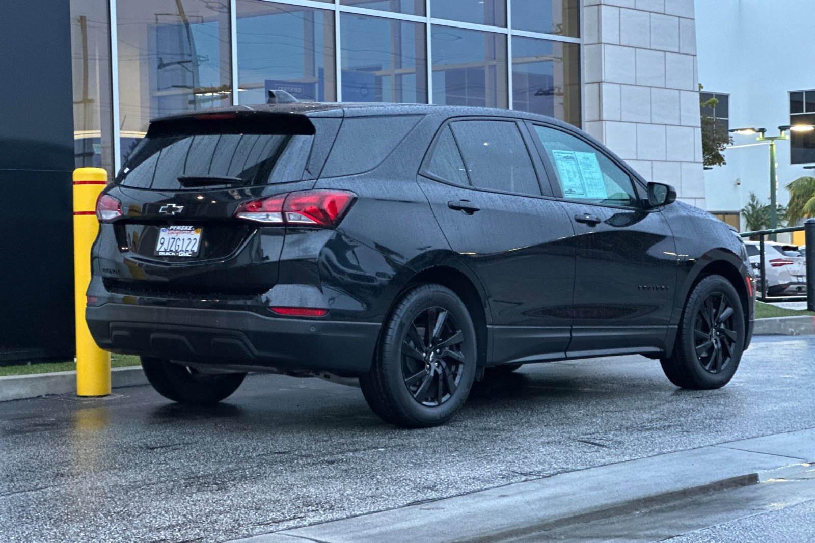 Used 2024 Chevrolet Equinox LS w/ LS Convenience Package image 4