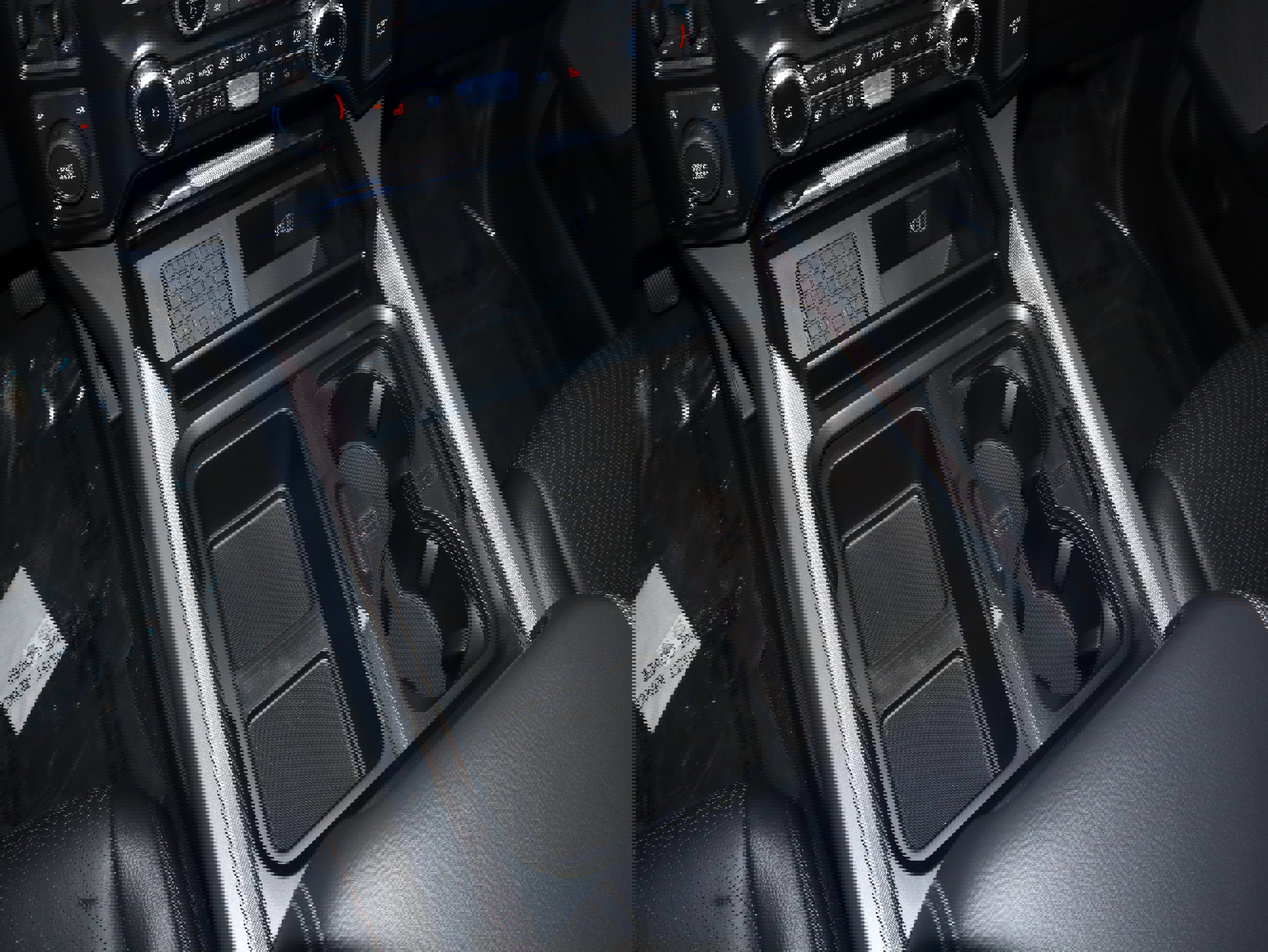 New 2025 Ford F250 Lariat w/ Black Appearance Package image 31