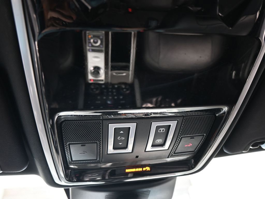 Used 2020 Land Rover Range Rover HSE image 32