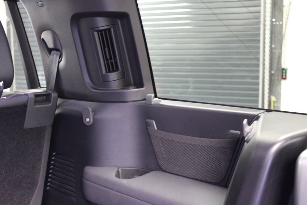 Used 2023 Land Rover Defender 130 SE image 41