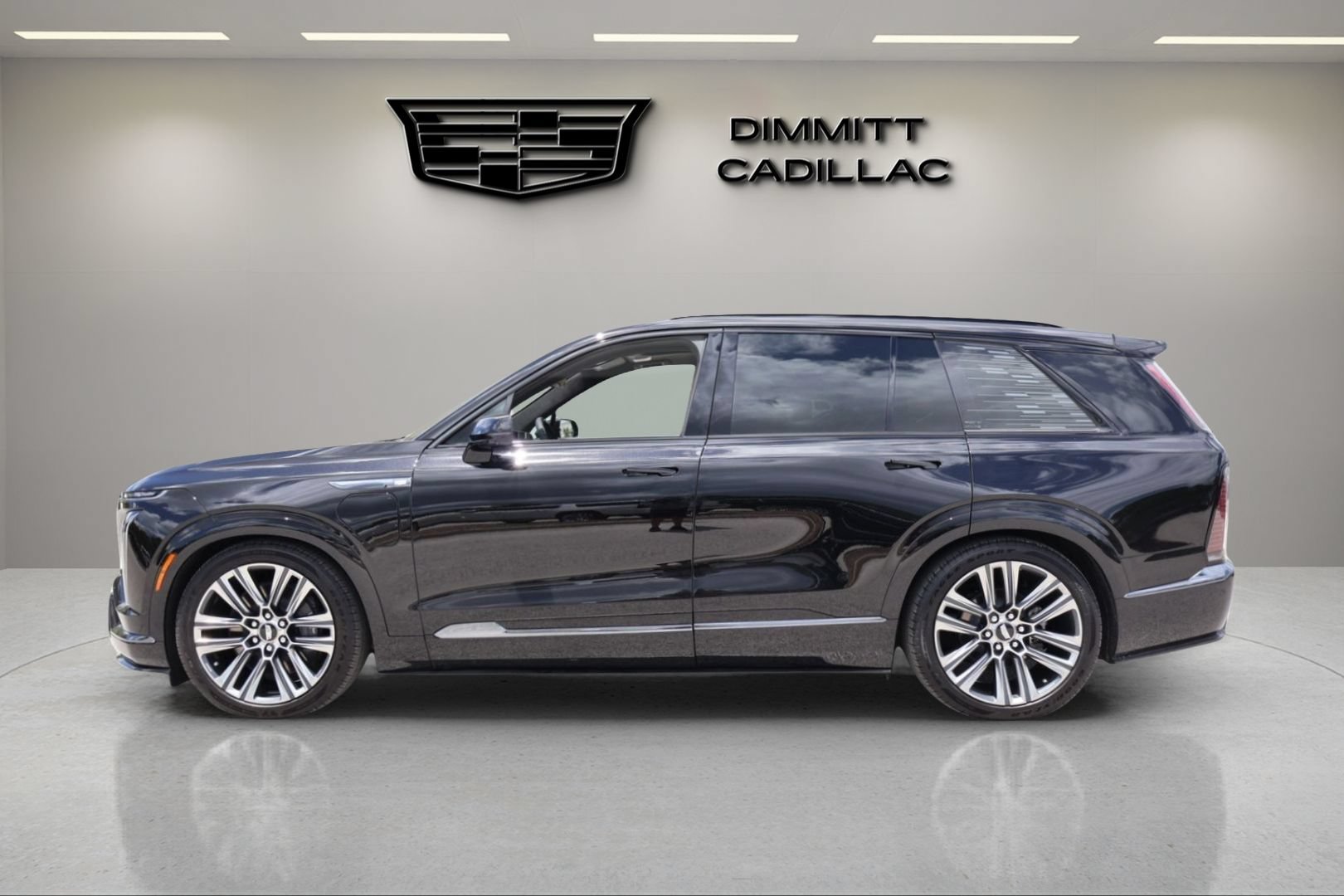 Certified 2026 Cadillac Vistiq Luxury w/ LPO, Floor Liner Package AWD/4WD image 8