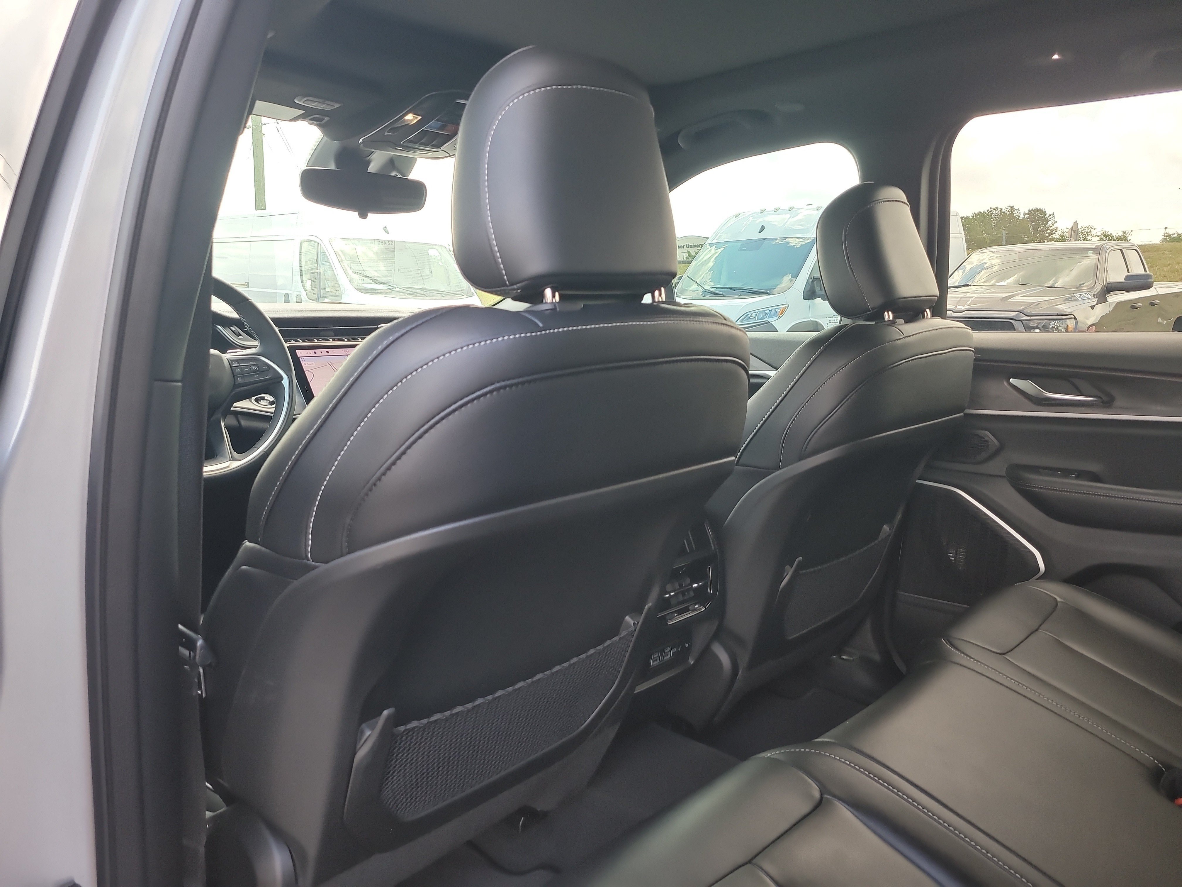 Used 2024 Jeep Grand Cherokee Limited w/ Black Appearance Package RWD image 12