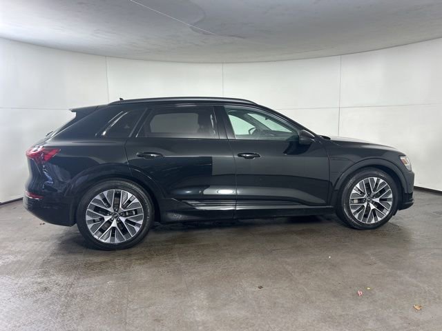 Used 2024 Audi Q8 e-tron Premium Plus w/ Premium Plus Package image 8